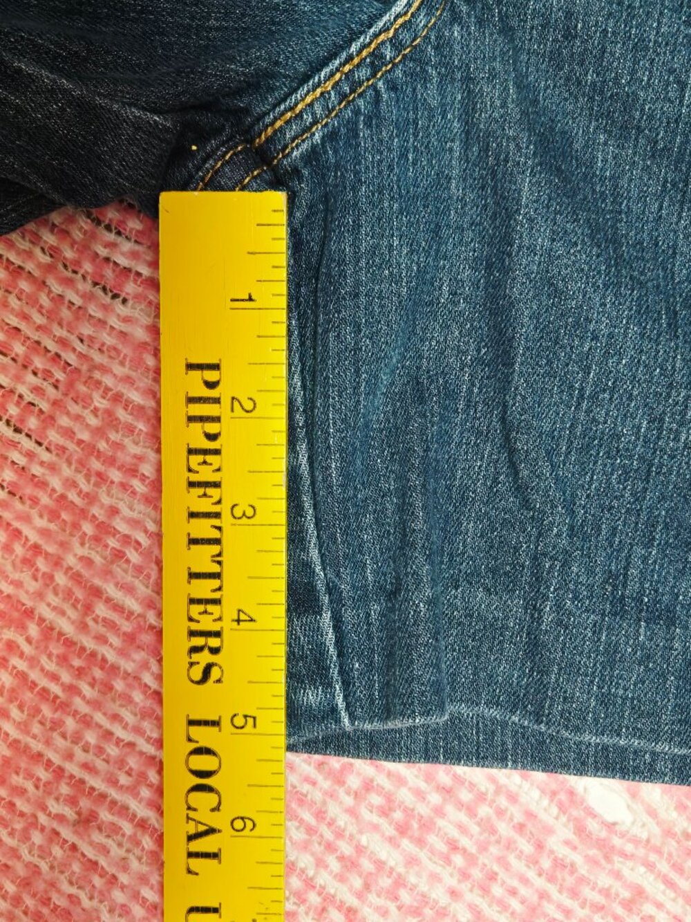 EUC Women's Levi's 550 Relaxed Fit Red Tab 5" Inseam Denim Jeans Shorts Size 12 - Picture 13 of 13